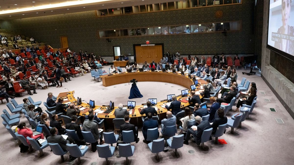 Rusko požádalo o schůzi Rady bezpečnosti OSN. Chce řešit dodávky západních zbraní na Ukrajinu